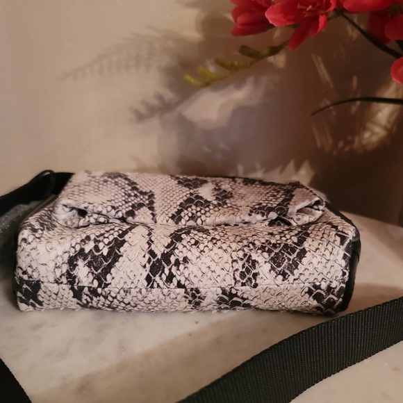 NWT Aimee Kestenberg Broadway mini vanila snake crossbody bag - Picture 6 of 11